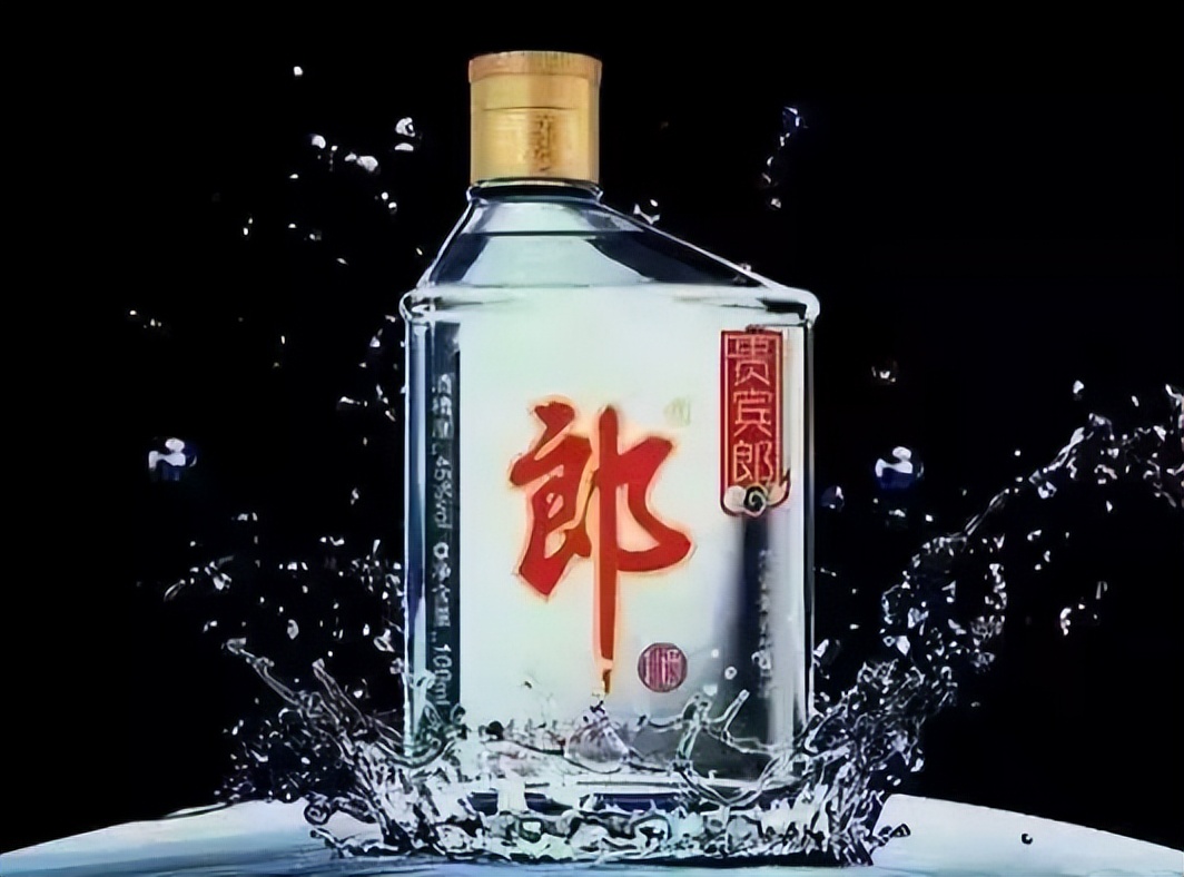 聚餐适合喝什么酒水？什么酒较好？五一假期聚餐时拿出这款酒来喝倍有面子