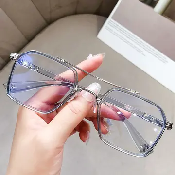 克罗心眼镜框品牌介绍？克罗心眼镜什么档次？