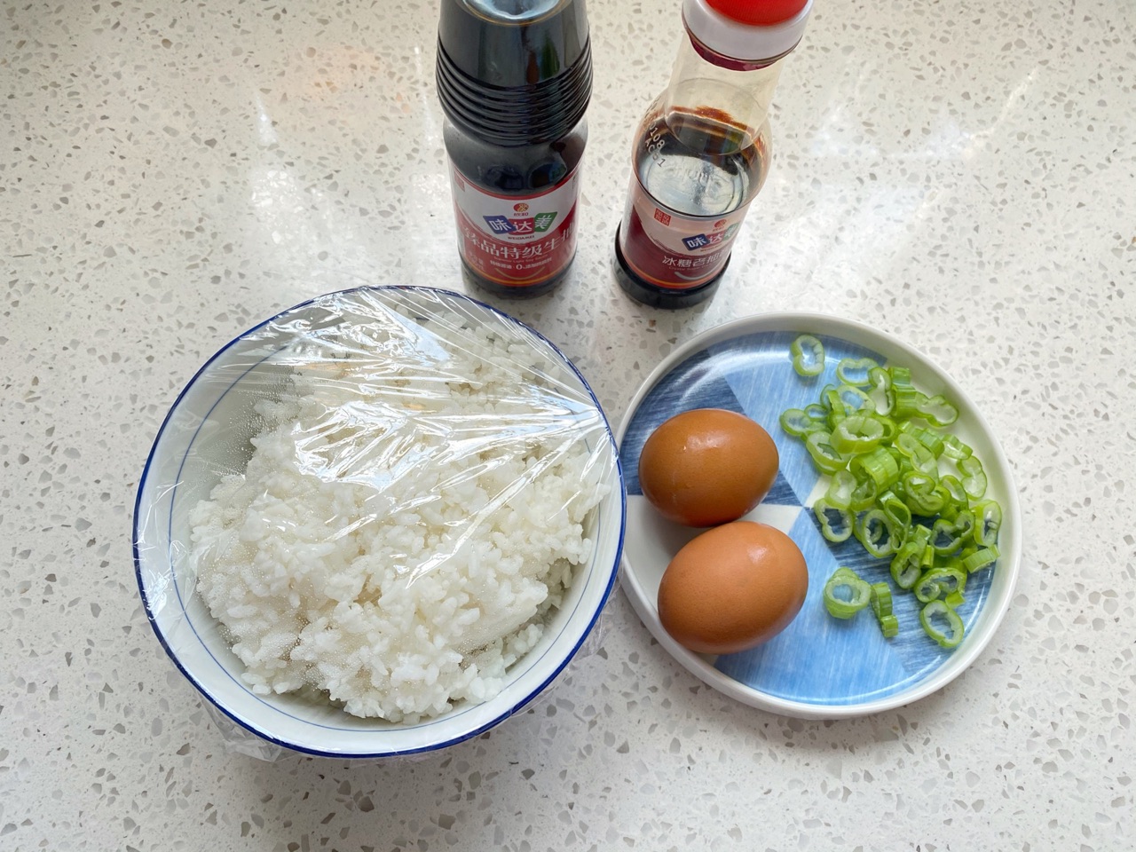 酱油炒饭怎么做才好吃？10分钟学会好吃到流泪的酱油炒饭