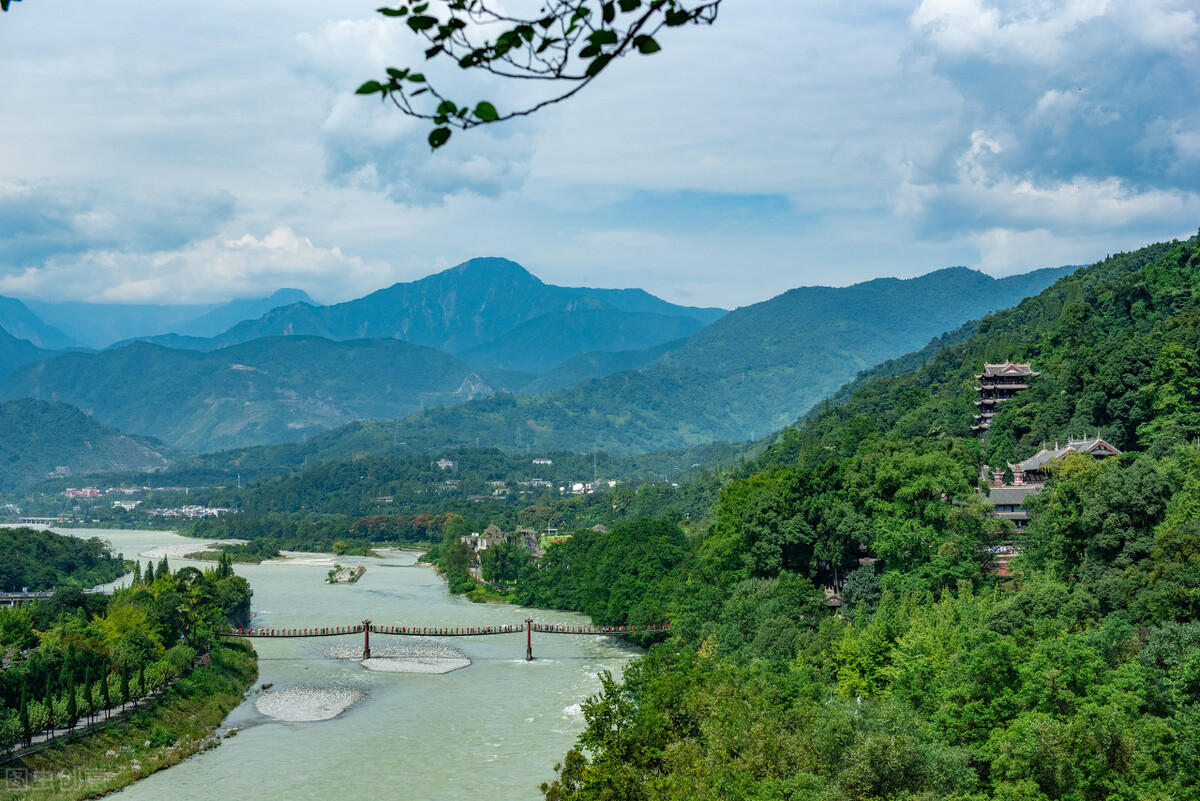 5一6月旅游国内最佳地（中国这4个地方好玩绝美）