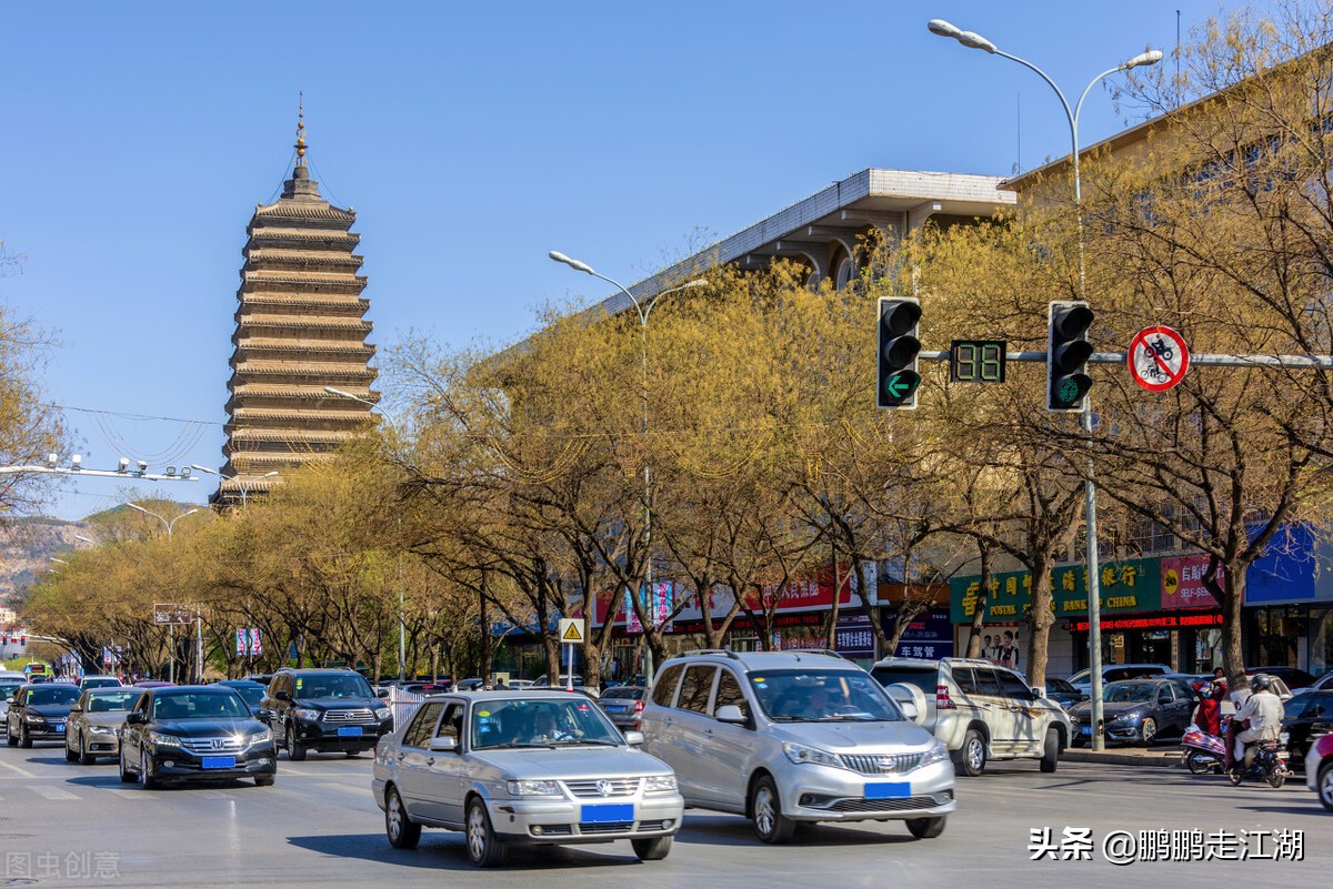 去沈阳和辽宁旅游吃什么？去沈阳旅游吃鸡架，那么，到辽宁这座城市旅游一定要吃水饺