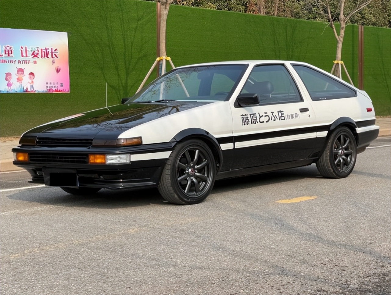 ae86左舵出售，小伙花80万买辆左舵丰田AE86—GT，配跑车发动机，拓海同款