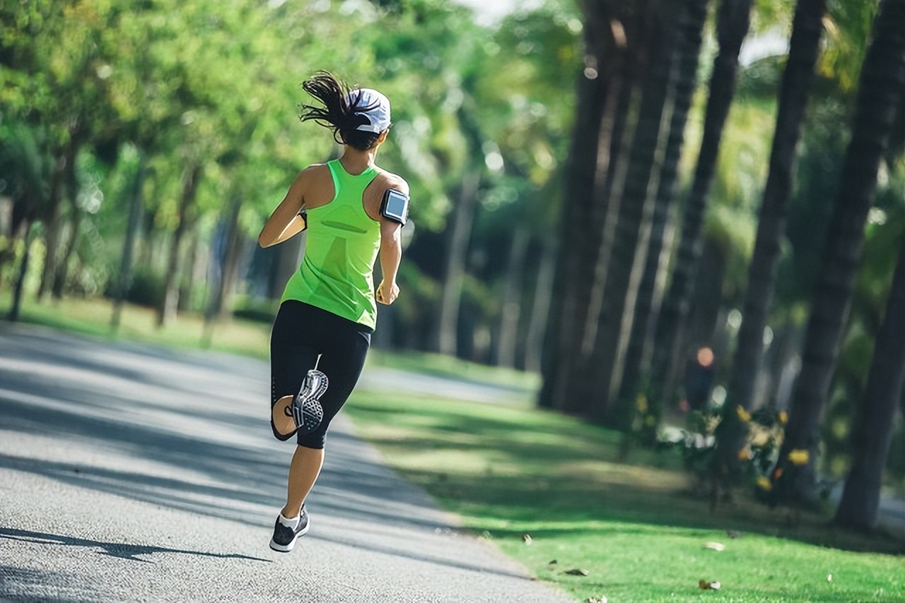 怎么跑步减肥最燃脂？怎么跑步更燃脂？新手跑步分为3个阶段，让你更高效地瘦下来