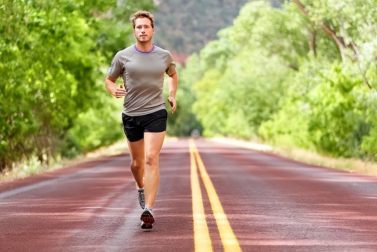 每天早上和晚上都跑步5公里伤害身体吗？每晚坚持“夜跑”5公里，一段时间后，身体会拥有什么？早看早知