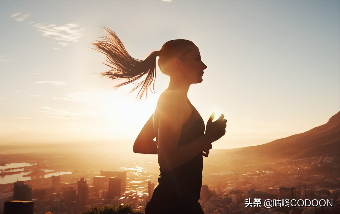 夏天跑步汗如雨下，说多了都是泪，夏天千万别跑步