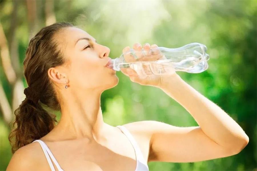每天多喝水有什么好处？喝水对身体有好处,但喝水也讲究适量