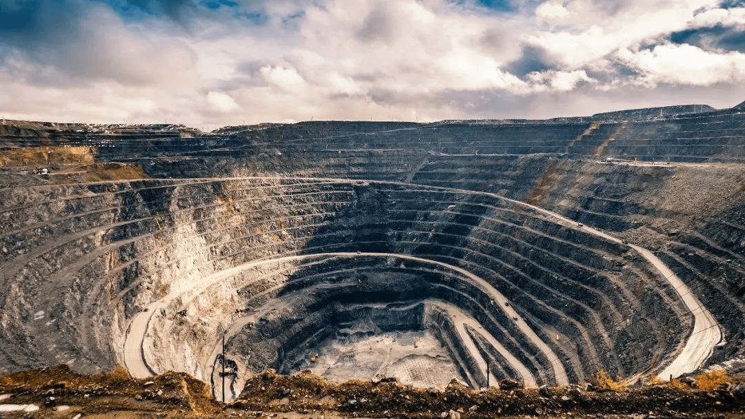 世界上最大的金矿在哪里？全球十大金矿，新王登基，中国自己的超级金矿在何方？