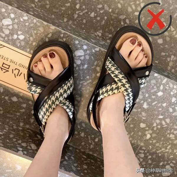 脚胖适合穿什么鞋(脚胖穿凉鞋不好看怎么办) 脚胖适合穿什么鞋(脚胖穿凉鞋不好看怎么办)