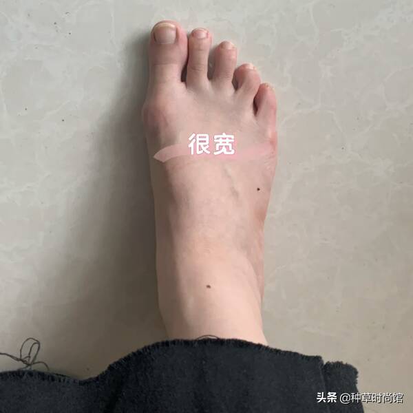 脚胖适合穿什么鞋(脚胖穿凉鞋不好看怎么办) 脚胖适合穿什么鞋(脚胖穿凉鞋不好看怎么办)