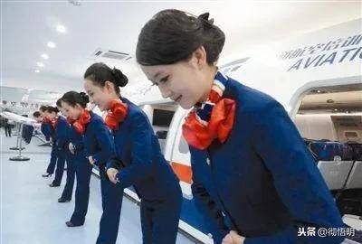 空姐一个月多少钱，空姐一个月工资多少钱（说出来你可能不会相信）?