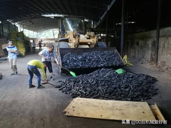 木炭价格多少钱一吨，果木炭价格多少钱一吨（做一吨木炭能赚多少钱超详细的木炭生产成本核算）?