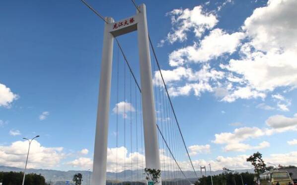 龙江大桥用了多少钱，腾冲龙江大桥用了多少钱（亚洲最大钢箱梁悬索桥）
