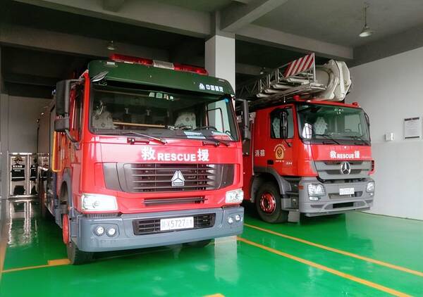 为什么中国的消防车都是进口的？中国为什么大量进口消防车，消防车真的那么难造？看完就明白了