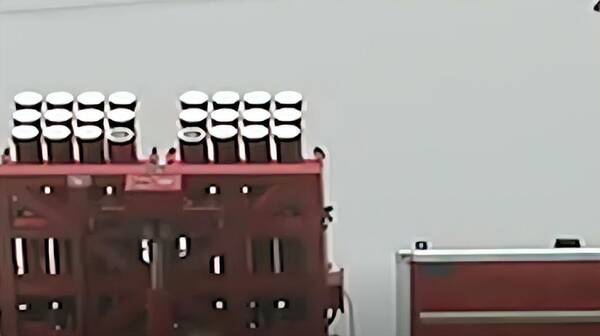 中国研制成功导弹消防车，进口一辆要2400万，我国能造航母火箭，为何造不出小小的消防车？