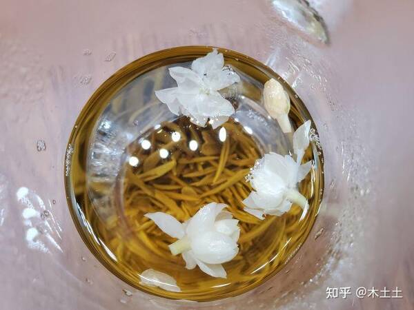 哪个品牌的高端茉莉花茶性价比高一点？哪个品牌的高端茉莉花茶性价比高？