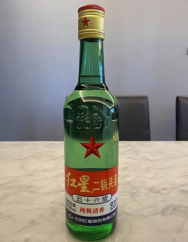 十大口感好又不贵白酒推荐，国内这8款“良心”白酒，好喝回味无穷，全喝过的人太少了