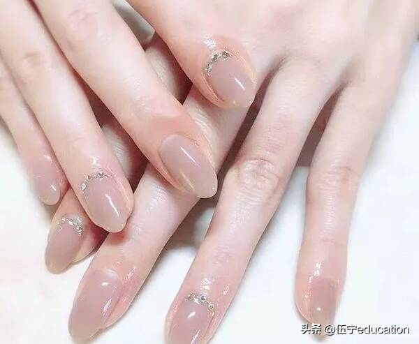 考美甲师证多少钱，考美甲师证要多少钱