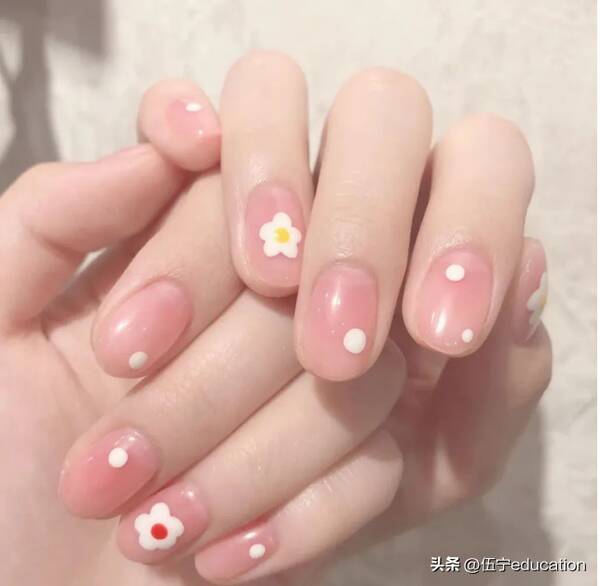 考美甲师证多少钱，考美甲师证要多少钱