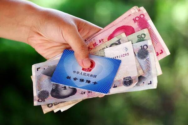 上海养老保险个人缴纳比例，上海社保企业和个人缴费比例2022