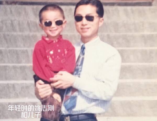 银行行长辞职创业失败送外卖，51岁银行行长到外卖小哥