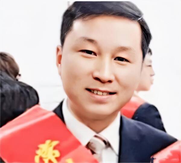 银行行长辞职创业失败送外卖，51岁银行行长到外卖小哥