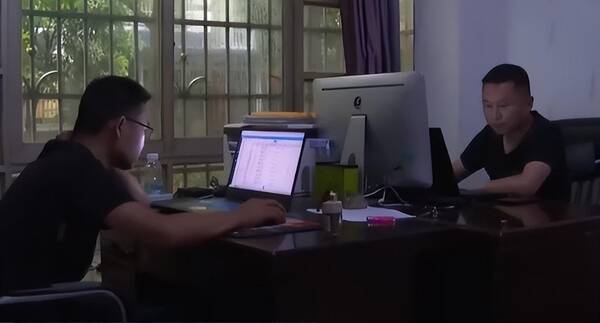 银行行长辞职创业失败送外卖，51岁银行行长到外卖小哥