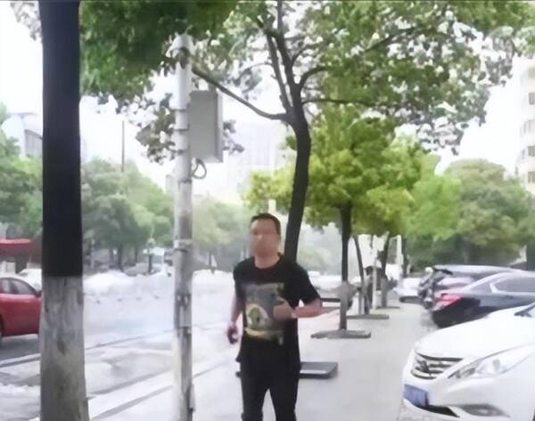 银行行长辞职创业失败送外卖，51岁银行行长到外卖小哥