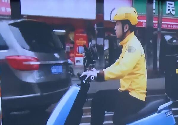 银行行长辞职创业失败送外卖，51岁银行行长到外卖小哥