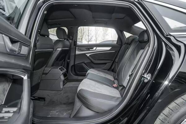 奥迪a6l2.0t百公里油耗，奥迪A6LPHEV，百公里综合油耗低至2.1升，50.8万值得买么？
