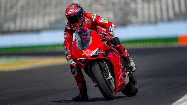 杜卡迪PanigaleV4SP上市售价40.5万，更贵更强更快杜卡迪PanigaleV4/V4S上市售25.9万起