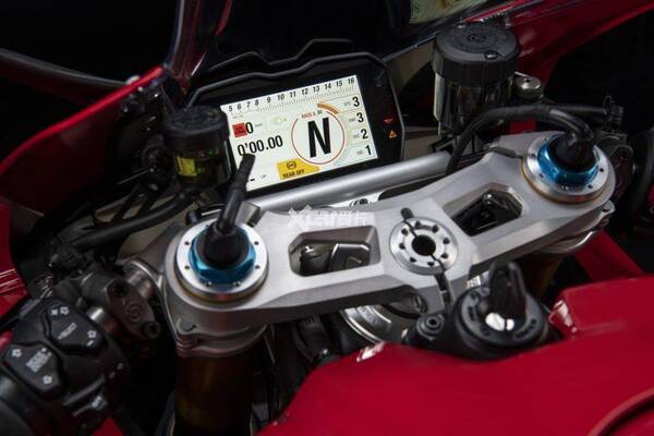 杜卡迪PanigaleV4SP上市售价40.5万，更贵更强更快杜卡迪PanigaleV4/V4S上市售25.9万起