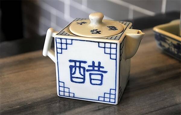 醋会让骨头疏松吗？这“2物”或比醋还伤骨，提醒大家：不想骨骼变脆弱，尽量少吃