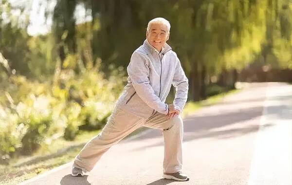 醋会让骨头疏松吗？这“2物”或比醋还伤骨，提醒大家：不想骨骼变脆弱，尽量少吃