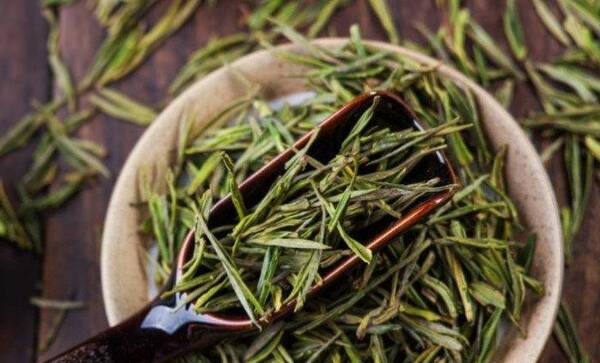 福鼎白茶多少钱一斤2022，白茶一斤多少钱？网友直呼买不起了