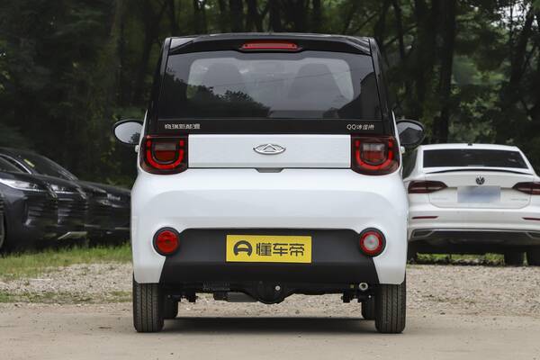 qq冰淇淋续航，尺寸小巧好停车，纯电续航120km，3.99万起售的QQ冰淇淋怎么样？