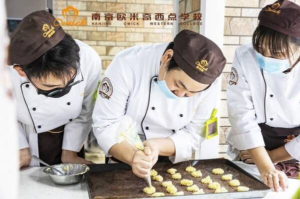 西点师一般要学多久，学西点一年学费大概要多少