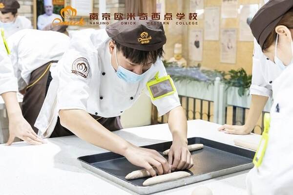 西点师一般要学多久，学西点一年学费大概要多少