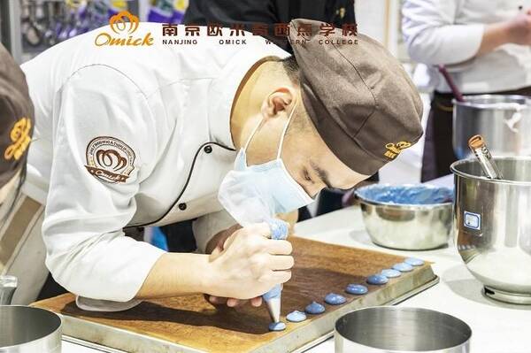 西点师一般要学多久，学西点一年学费大概要多少