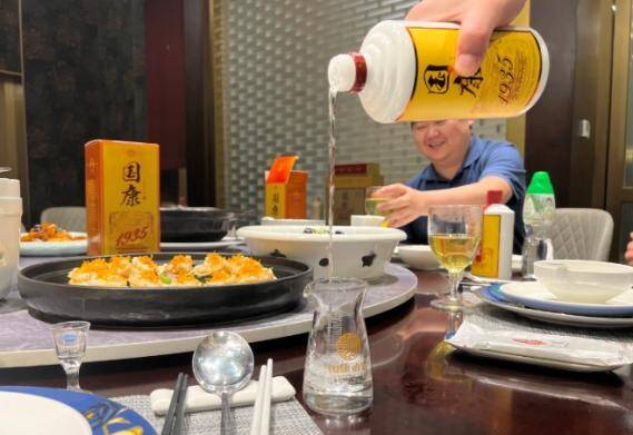 光瓶酒哪个是纯粮食酒？中国3款“光瓶酒”，都是纯正粮食酿造，无丝毫添加，你喝过吗？