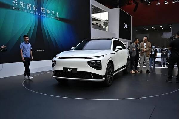 暴跌两千亿,小鹏汽车赔本赚吆喝是真的吗？暴跌两千亿，小鹏汽车赔本赚吆喝？