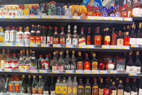 光瓶酒哪个是纯粮食酒？中国3款“光瓶酒”，都是纯正粮食酿造，无丝毫添加，你喝过吗？