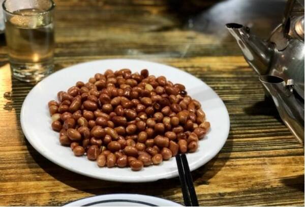 光瓶酒哪个是纯粮食酒？中国3款“光瓶酒”，都是纯正粮食酿造，无丝毫添加，你喝过吗？