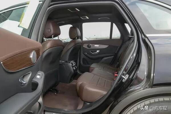 奔驰新款越野车glc，奔驰GLC：搭载2.0T动力+时尚设计，售42.92万！中型SUV选择？