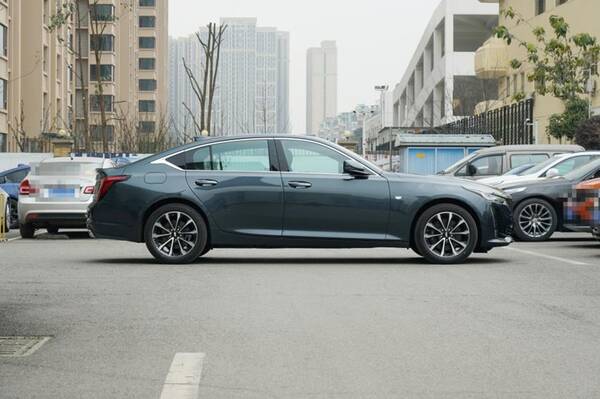 ct5凯迪拉克降价10万，凯美瑞2.5和凯迪拉克CT5