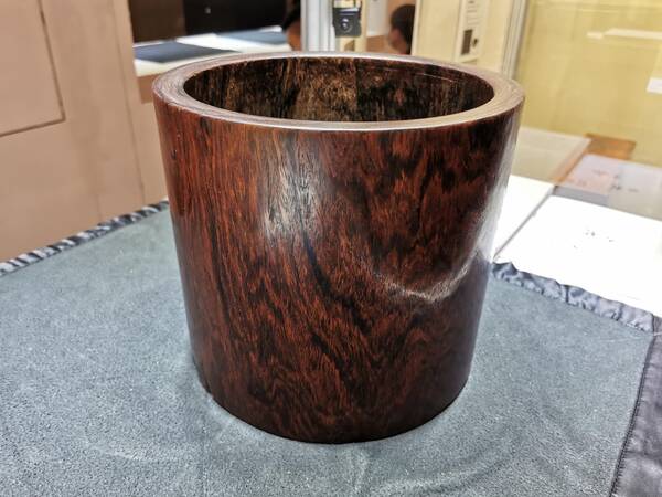 海南黄花梨镇尺价格，黄花梨价格将每斤5万以上