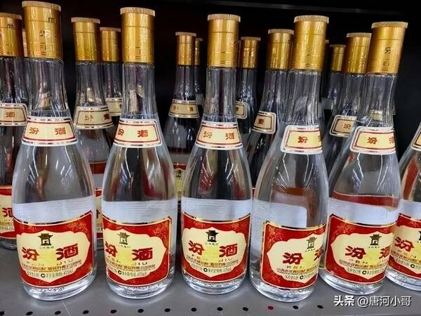 哪些酒便宜又是纯粮酿造的？超市4大良心“裸瓶酒”，都是纯粮酿造，价格亲民，懂酒的常喝