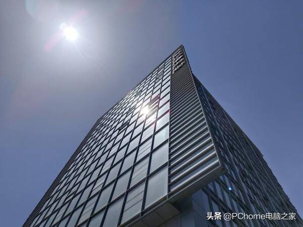 vivoy7s多少瓦闪充，vivoY77上手评测精美不油腻旗舰级80W闪充