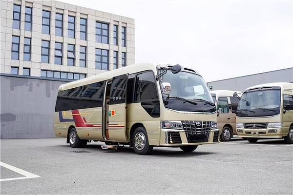 丰田考斯特15座，丰田考斯特12座豪华版价格图片