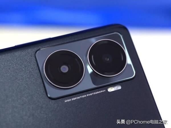 vivoy7s多少瓦闪充，vivoY77上手评测精美不油腻旗舰级80W闪充
