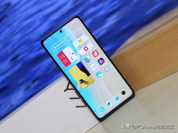 vivoy7s多少瓦闪充，vivoY77上手评测精美不油腻旗舰级80W闪充